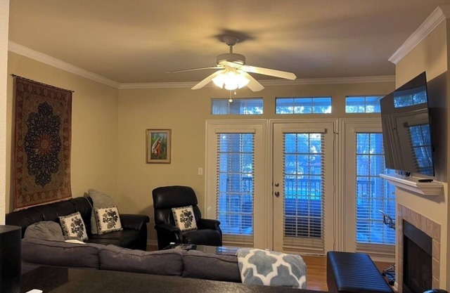 Charming 2-Bed/2-Bath condo w/Pool in fantastic Austin, near Domain & Arboretum
