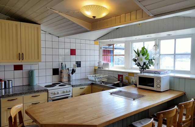 Charming 2-Bed House at the lake close gustavsfors