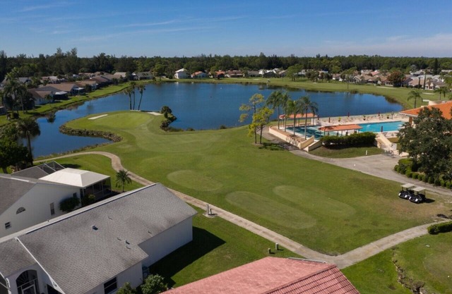 Charming 2-bedroom house with fitness room, WiFi in North Fort Myers