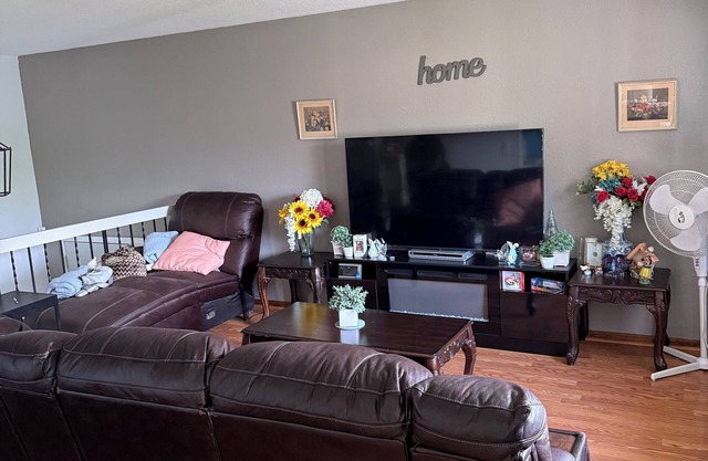 Charming 2-bedroom condo in wonderful South Saint Paul with AC, Heating, WIFI.