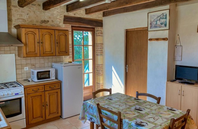 Charming 2-Bedroom House Near Dordogne Valley Sites with Garden & BBQ