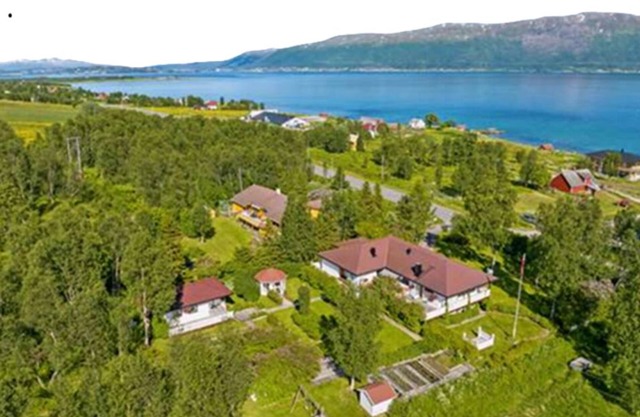 Charming 2-bedrom Hemingway-Annex at welcoming Hardwood-Hideout 4U in Tromsø