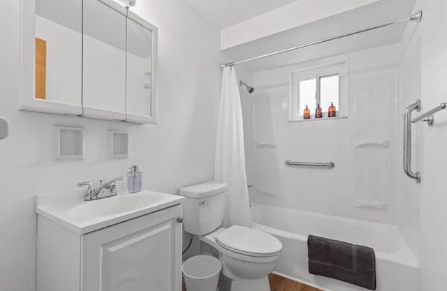 Charming 2-bedroom apartment with AC, WiFi in brilliant Pittsburgh