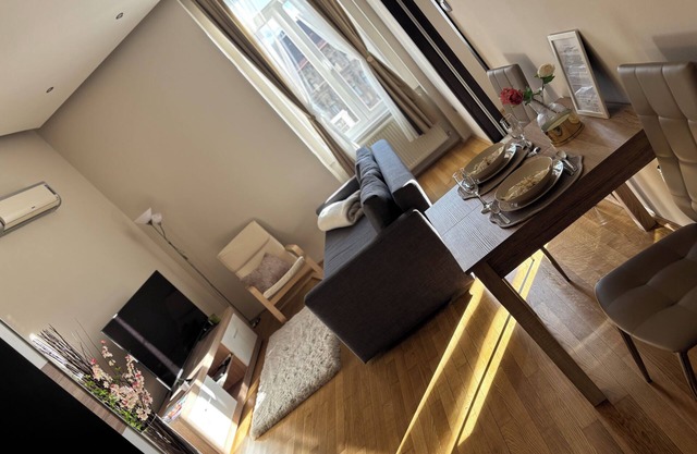 Charming 2-bedroom apartment with WiFi, AC in the heart of fantastic Budapest