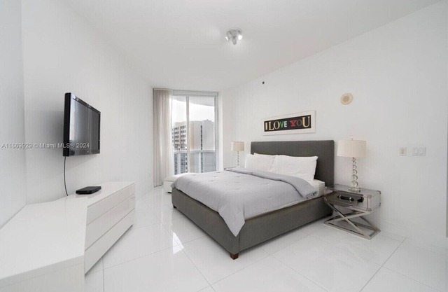 Charming 2-bedroom apartment with AC, fitness room in welcoming Aventura