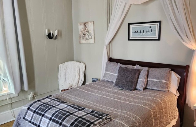 Charming 2-bedroom apartment with AC, WiFi in amazing Liberty