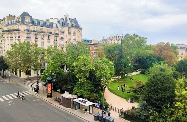 Charming 2-Bedroom Apartment in Marais area-Paris with AC