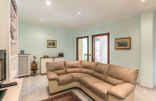 Charming 2-bedroom apartment with WiFi, AC in amazing Roma