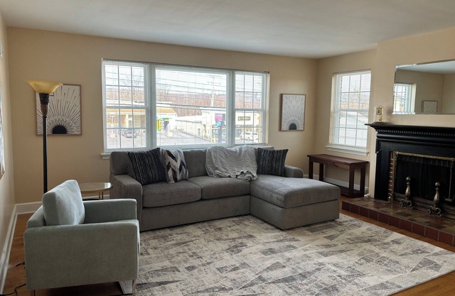 Charming 2-bedroom apartment with WiFi and AC in fabulous York