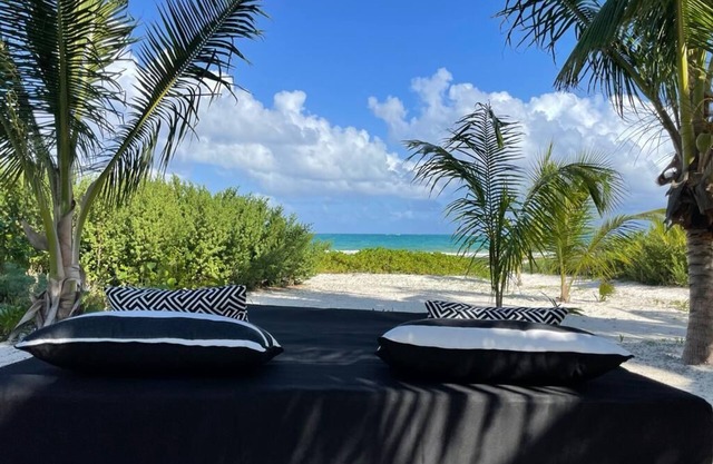 Charming 2-bedroom bungalow in lovely Tulum with WiFi, AC