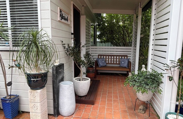 Charming 2-bedroom cottage with AC, WiFi in enchanting Yattalunga.
