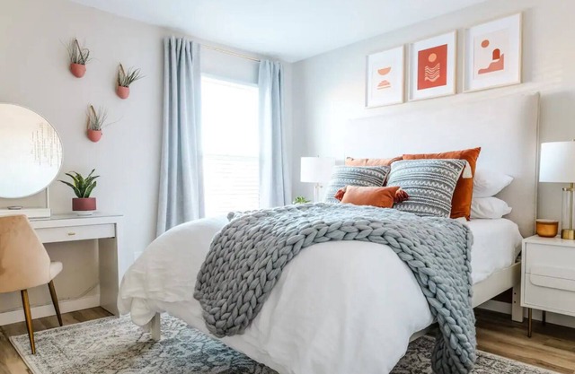 Charming 2-bedroom condo in Scottsdale walking distance to Old Town