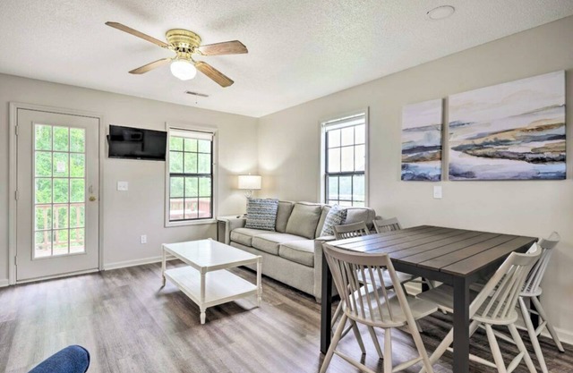 Charming 2-bedroom cabin in marvelous Winchester with WiFi, AC