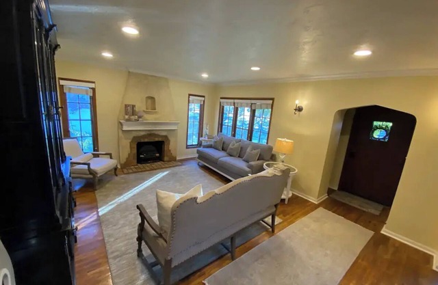 Charming 2-bedroom cottage in Bountiful with WiFi and AC