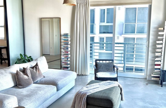 Charming 2-bedroom condo with fitness room and pool in Downtown Miami