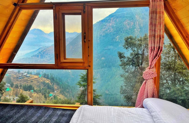 Charming 2-bedroom cottage in brilliant Jibhi with WiFi