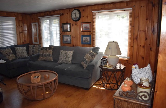 Charming 2 bedroom cottage in York. Sleep 6. 5 minute walk to Long Sands Beach.