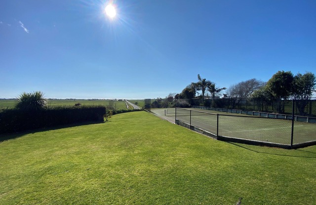 Charming 2-Bedroom Guest House with Tennis Court near Beach