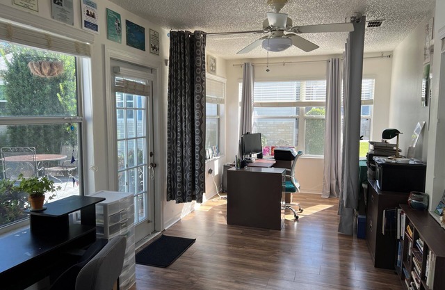 Charming 2-bedroom house in awesome Lady Lake with WiFi, AC