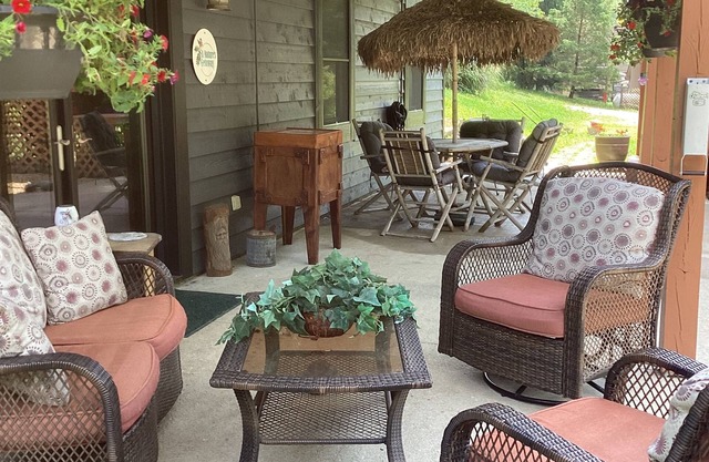 Charming 2-bedroom house in perfect Nashville! Close to town