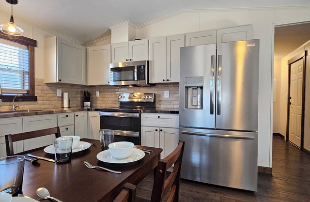 Charming 2-bedroom house with WiFi, AC in Red Cloud