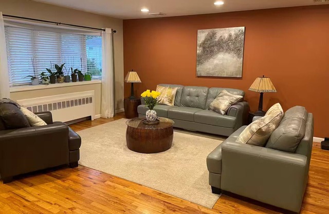 Charming 2-bedroom house with WiFi, AC in wonderful Freeport