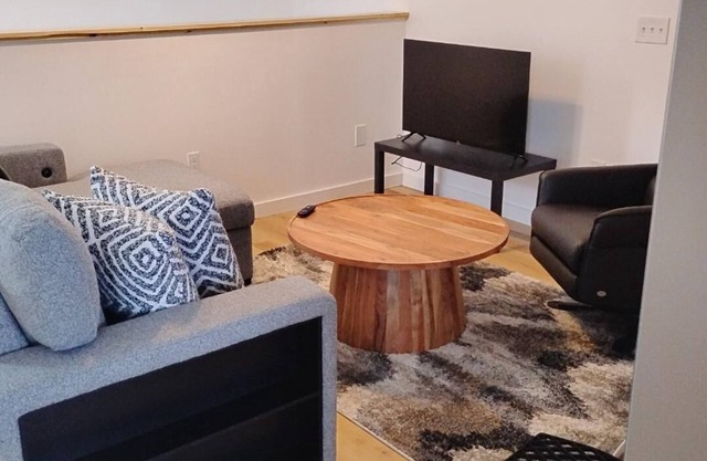 Charming 2-bedroom house with AC, WiFi in serene Prospect