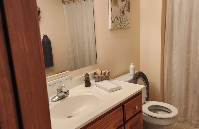 Charming 2-bedroom house in delightful Milford with AC