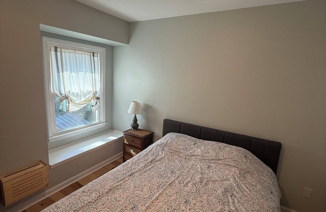 Charming 2-bedroom house with AC, WiFi less than 3 miles to downtown Raleigh.