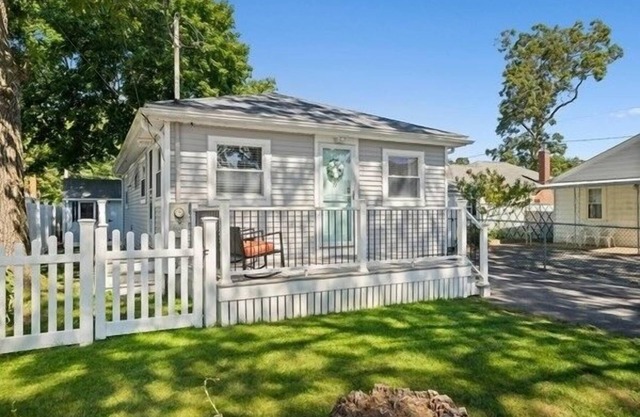 Charming 2-bedroom house in Swift Beach Wareham.