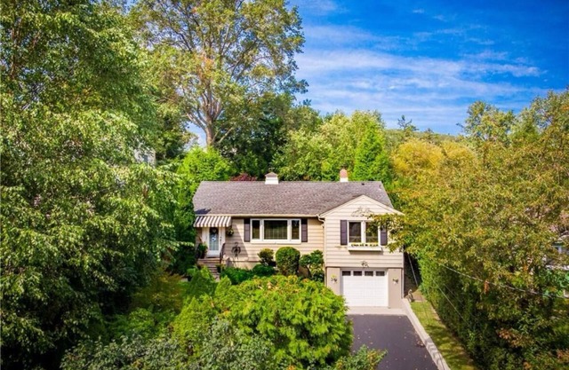 Charming 2-bedroom house with AC, WiFi in marvelous Nyack
