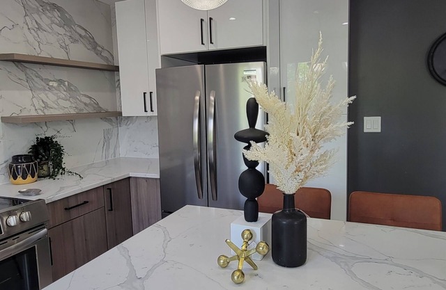 Charming 2-bedroom rental centrally located