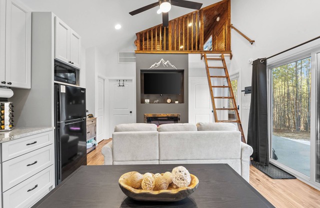 Charming 2-bedroom tiny house close to hiking trails and Nelson 151