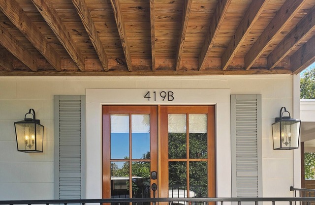 Charming 2-bedroom townhome in Columbus with Riverview, very peaceful and quiet!