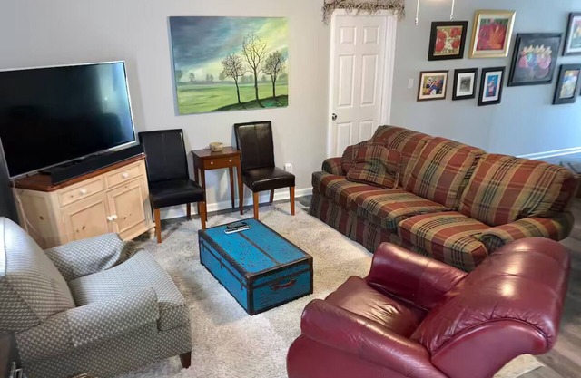 Charming 2-bedroom townhome with High Speed wifi and smart TV’s in Radcliff