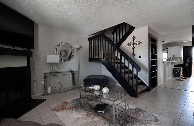 Charming 2-bedroom townhome with AC, WiFi in enchanting Aurora