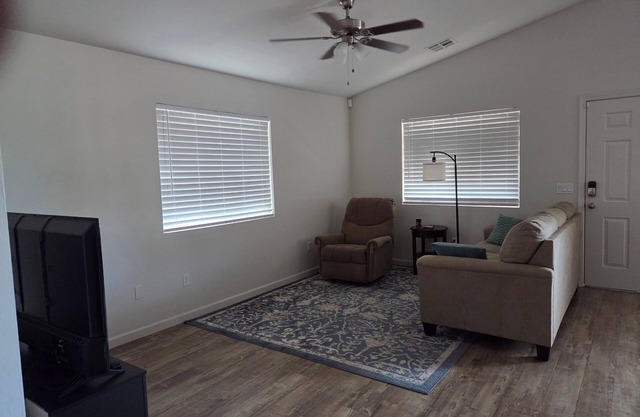 Charming 2-bedroom house with AC, WiFi in awesome Casa Grande