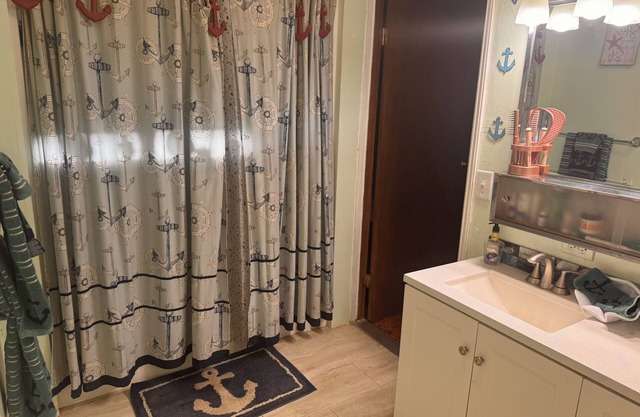 Charming 2-bedroom bed & breakfast in Eagle Point with AC, WiFi