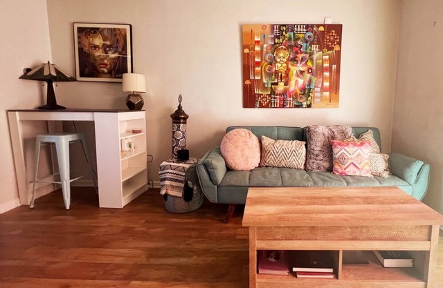 Charming 2-bedroom house, prime location NoLibs/Fishtown with outdoor space