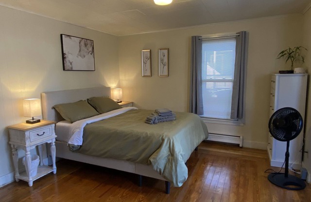 Charming 2 bedroom apt in downtown Somersworth. Close to highway and major shops