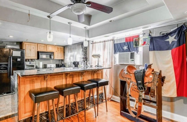 Charming 2-bedroom cabin with WiFi, AC in brilliant Statesville