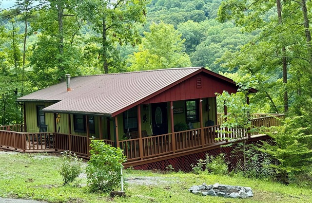 Charming 2-Bedroom Cottage in McCreary County! Direct access to Ramp, Fish, Swim