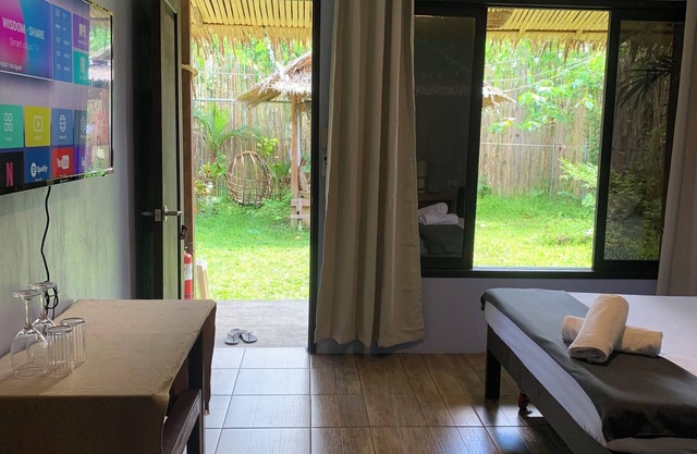 Charming 2-bedroom villa in fabulous El Nido with AC, WiFi 3 min. to Lio Beach