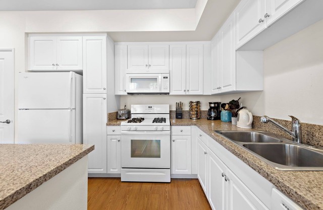 Charming 2-bedroom with fitness room located within walking distance to spectrum