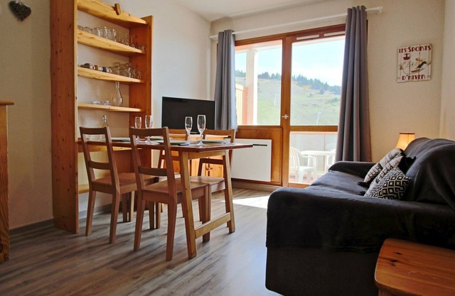 Charming 2-Room Apartment for 4/5 Near Ski Slopes in Chamrousse 1650