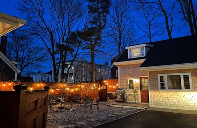 Charming 2-Story Cottage with Hot Tub, Near Downtown and Back Cove.
