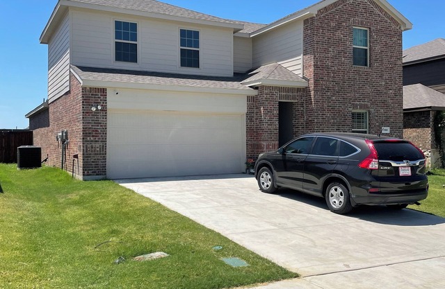 Charming 2 upstairs bedrooms in a private residence shared space Sleeps 2-4.