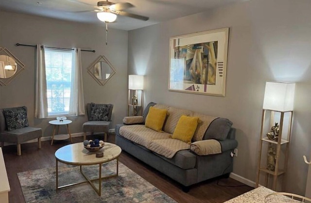 Charming 2BR Easy Access to VSU, SGMC & Downtown