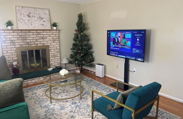 Charming 3-bedroom house with AC, WiFi just by MGM casino,close to Washington DC