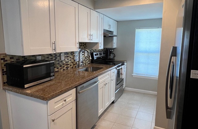 Charming 3-bedroom house in peaceful Pleasantville with AC, WiFi